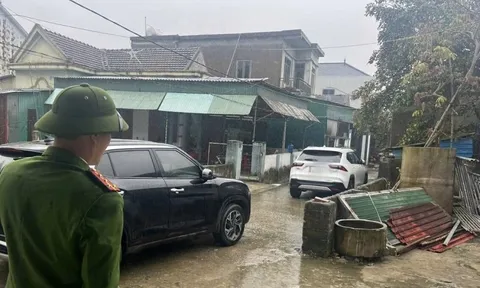 Đỗ xe chặn lối đi còn thách thức 'đỗ đến mai': Ảo tưởng giàu có đứng trên luật pháp