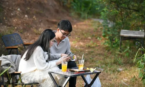 Giới trẻ Hà Nội lên núi uống cà phê đầu năm