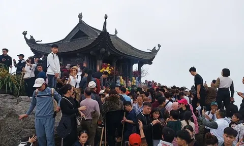 'Chen nhau không kẽ hở' tại Chùa Đồng Yên Tử