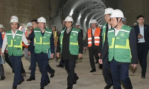 Thủ tướng kiểm tra công trường dự án metro Nhổn - Ga Hà Nội