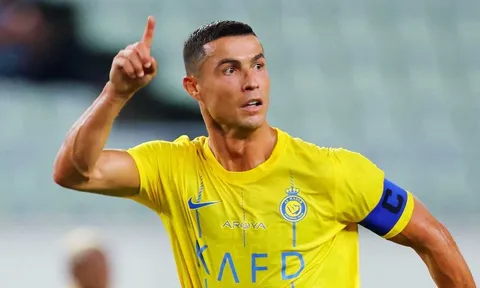 Khi cái tôi và tiền bạc giữ Ronaldo ở lại sa mạc