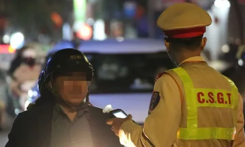 CSGT ra quân thực hiện nhiệm vụ xử lý vi phạm nồng độ cồn