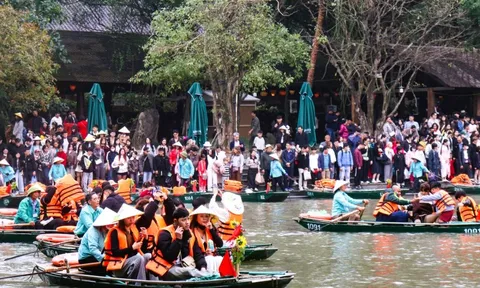 Du lịch Ninh Bình thăng tiến vượt bậc, đón lượng khách đứng thứ 2 cả nước