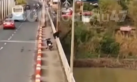 CLIP: Camera ghi lại cảnh nam thanh niên nhảy sông mất tích