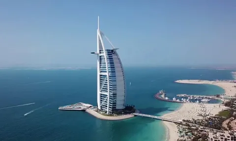 Bên trong khách sạn 33.000 USD/đêm ở Dubai vừa bốc cháy