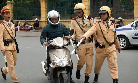 Nộp phạt vi phạm giao thông muộn có phải nộp thêm tiền lãi không? Bộ Công an trả lời