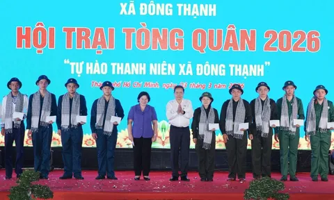 Chủ tịch Quốc hội động viên thanh niên TPHCM lên đường nhập ngũ