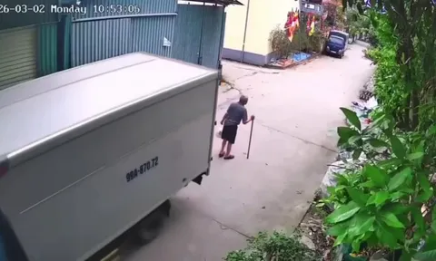 Xe tải lùi ẩu, cán tử vong cụ ông 90 tuổi