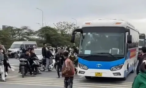 Nam thanh niên cản trở xe làm nhiệm vụ trong lễ giao, nhận quân