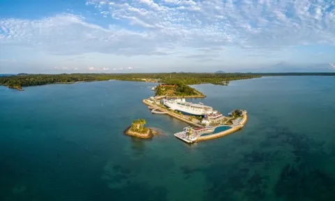 Con tàu 112 năm tuổi "lột xác" thành khách sạn sang trọng