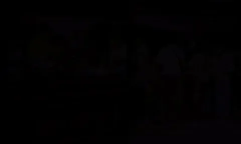 Người dân TPHCM xếp hàng dài, chờ mua món ăn mỗi năm chỉ bán một lần