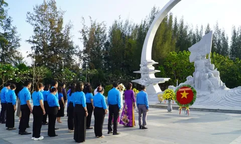 Tổ chức lễ viếng, dâng hương tưởng niệm tại Khu tưởng niệm Chiến sĩ Gạc Ma