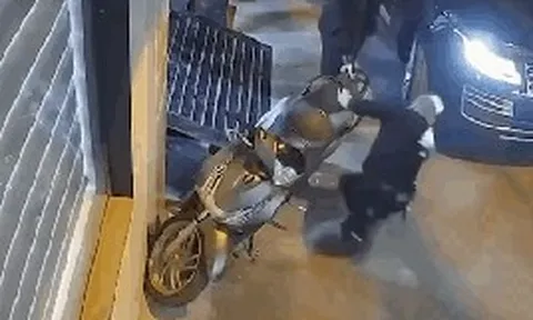 Xác minh clip tài xế Range Rover chọc thủng lốp xe máy SH đỗ chắn đường