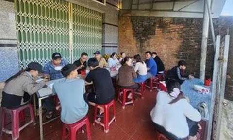 Hàng quán ở Gia Lai đông nghịt khách sau Tết