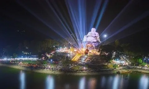 Lý do “Đà Lạt miền Tây” thu hút 25.000 khách du lịch tham gia lễ hội hoa đăng