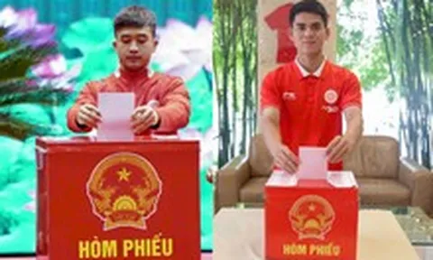 Công Phương lần đầu tiên đi bầu cử