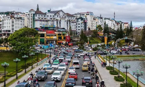 Đà Lạt điều tiết giao thông khi sân bay Liên Khương tạm đóng cửa