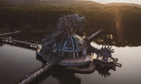 Công viên nước bỏ hoang ở Việt Nam chưa hết 'hot' trên báo ngoại