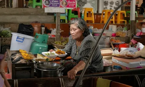 Đồ ăn đường phố Thái Lan tăng giá vì áp lực xăng dầu