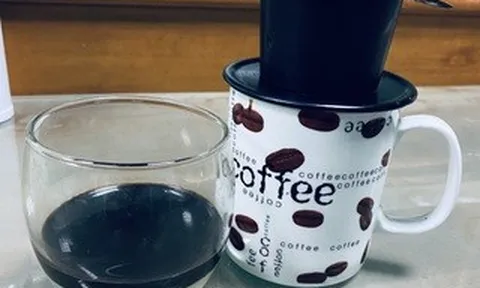 Ly cà phê buổi sáng