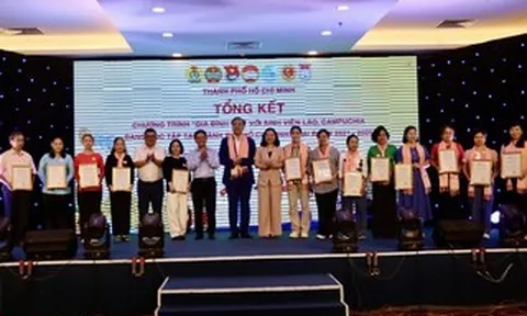 Gắn kết nghĩa tình từ chương trình "Gia đình Việt với sinh viên Lào, Campuchia"