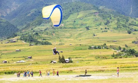 Buộc dừng hoạt động dù lượn gắn động cơ ở Tả Van