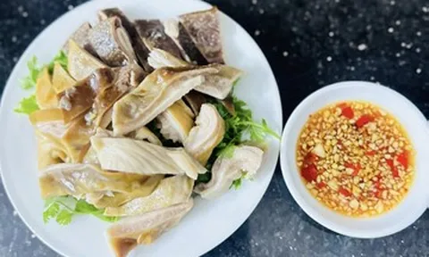 Luộc dạ dày lợn bao nhiêu phút thì trắng giòn, không hôi?