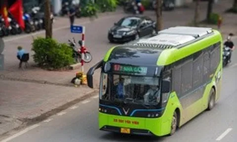 Thêm nhiều xe buýt điện lăn bánh trên đường phố Hà Nội, gồm những tuyến nào?