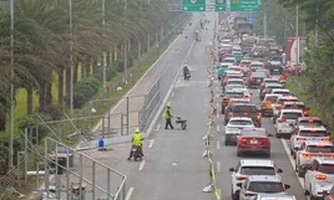 Rào chắn thi công metro số 5, Đại lộ Thăng Long tắc dài