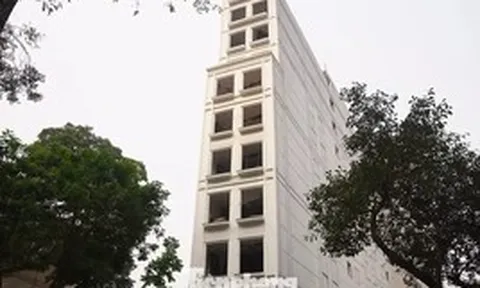 Tháo dỡ công trình khách sạn 9 tầng sát hồ Hoàn Kiếm