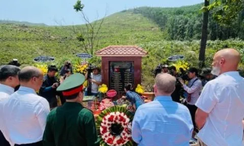 Tưởng niệm 25 năm tai nạn trực thăng làm 16 người tử nạn khi tìm kiếm người Mỹ mất tích