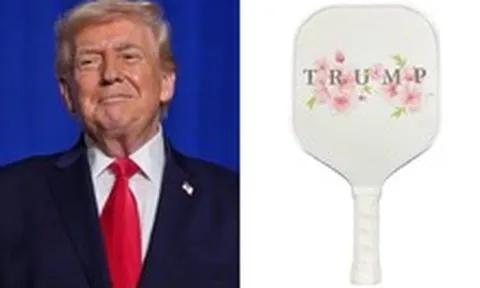 Pickleball quá hot, Tổng thống Donald Trump "lấn sân" bán vợt, giá gần 5 triệu đồng nhưng trông "chẳng có gì đặc biệt"!