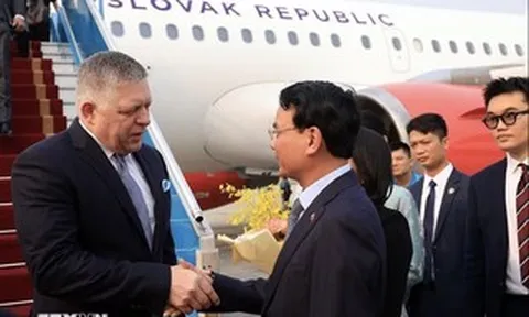 Thủ tướng Slovakia đến Hà Nội, bắt đầu thăm chính thức Việt Nam