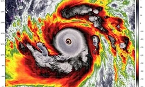 Sinlaku đạt cấp siêu bão, là một trong ba cơn bão mạnh nhất tháng 4 trong 49 năm