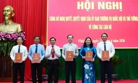 Công bố quyết định nhân sự chủ chốt tỉnh Vĩnh Long