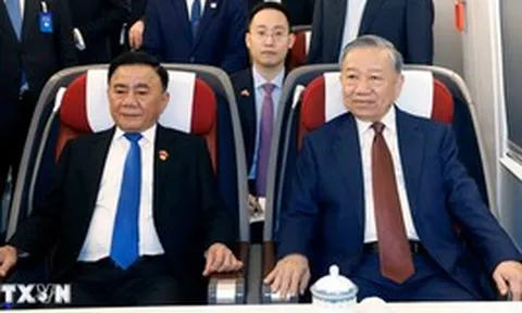 Tổng Bí thư, Chủ tịch nước Tô Lâm rời Bắc Kinh tới thăm Nam Ninh bằng tàu cao tốc