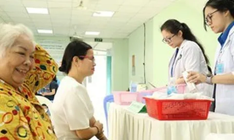 Người bệnh BHYT mua thuốc bên ngoài, bệnh viện bị trừ tiền