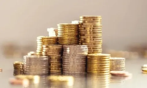 Hai người đi bộ phát hiện 'kho báu' tiền, vàng trị giá 8,6 tỷ đồng