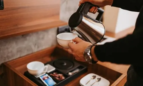 Ấm đun nước trong khách sạn có thể rất bẩn