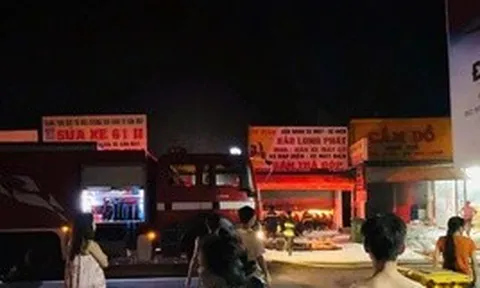 Cháy cửa hàng xe máy ở TPHCM, công an đang phong tỏa hiện trường