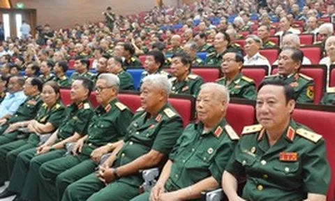 Đề xuất đổi cách tính tiền lương tháng để tính trợ cấp với sĩ quan nghỉ hưu trước hạn tuổi