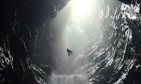 Phát hiện hang động mới có thác nước độc đáo tại Phong Nha - Kẻ Bàng