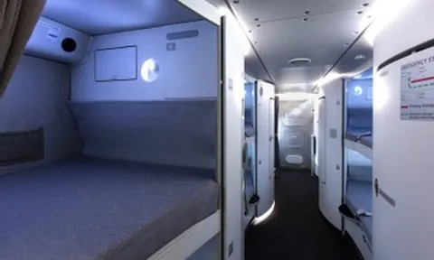 Vì sao tiếp viên trên máy bay thay phiên 'biến mất', họ đi đâu?