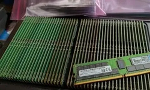 72 thanh RAM suýt bị vứt vào thùng rác, nay có giá hơn nửa tỷ đồng