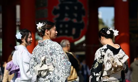 Du lịch Nhật Bản 'thấm đòn' vì động đất 7,7 độ gây cảnh báo sóng thần