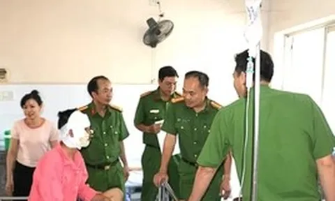 Hai cảnh sát bị bỏng khi thùng phuy chứa acetone phát nổ ở TPHCM