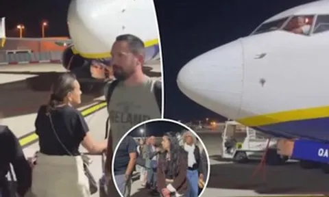 Hành khách phẫn nộ tràn xuống đường băng, ngăn máy bay cất cánh