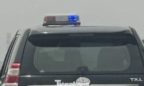 Cục CSGT xác minh ô tô biển trắng gắn còi hú, đèn xoay phóng như bay trên cao tốc