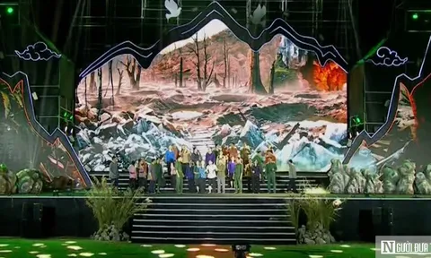 Xúc động lễ kỷ niệm 60 năm ngày hy sinh của 33 liệt sĩ TNXP tại hang Hỏa Tiễn