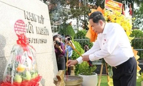 Chủ tịch Quốc hội dâng hương tại Di tích "Địa điểm Dinh Quận Hóc Môn", TPHCM